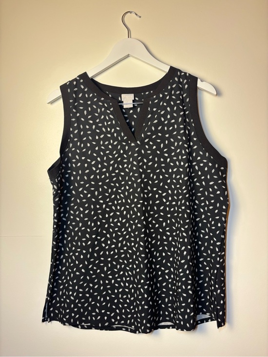 Chico's Tops - Chico's Black & White Sleeveless V-Notch Tank, size 2
